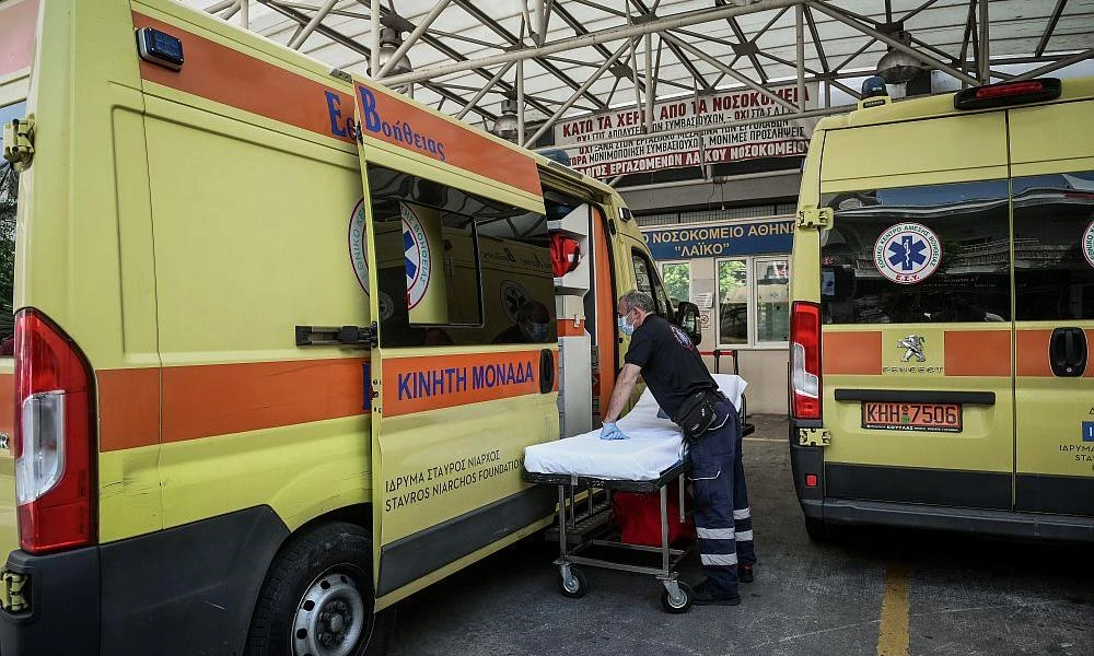 Άνδρας έπεσε από τον τέταρτο όροφο πολυκατοικίας στην Αχαρνών